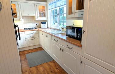 Luxury 2 Bed Cottage with Log Fire Hot Tub & Sauna - Foto 6