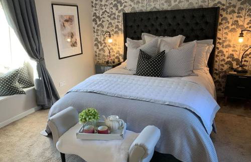 The Old Dairy - Cosy Country Cottage with Hot Tub & Log Burner - Photo 6