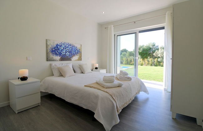 Semi-detached Villa With Pool In Rural Setting - Photo 2