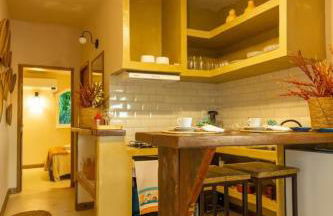 Container Vermelho na beira do rio e a poucos metros do mar com cozinha completo em mogiquiçaba bahia - Foto 5