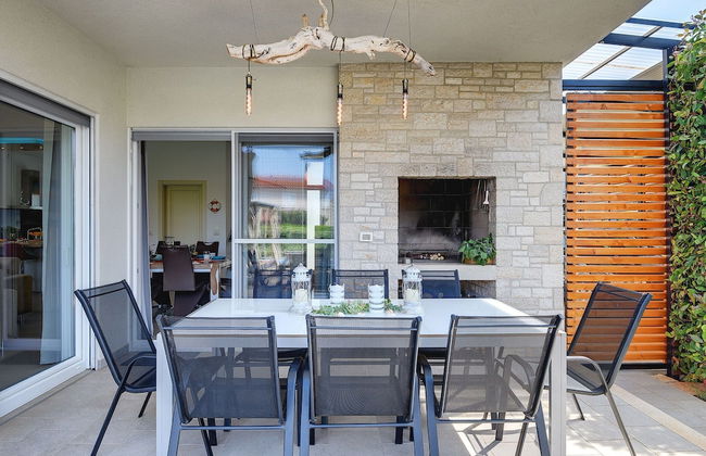 Modern Holiday Home in Novigrad With Pool - Foto 22