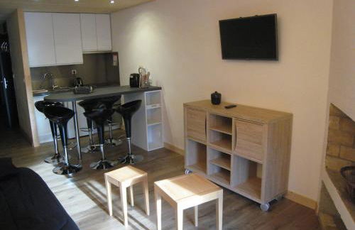 Appartement 2 Pièces, Ski au Pied, Balcon Sud, Confort pour 6 - FR-1-459-62 - Foto 1