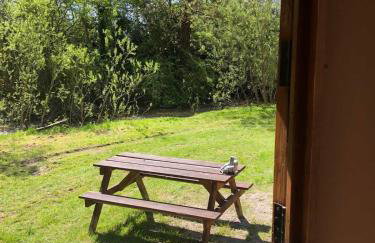 Otter Camp Private Riverside Glamping with Hot Tub - Foto 13