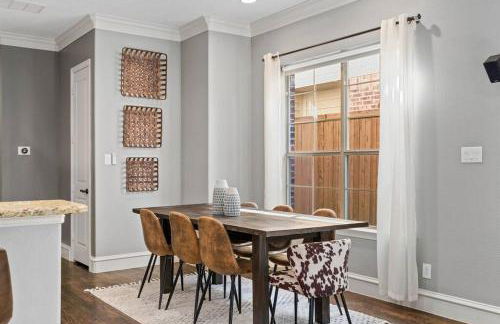 Luxury 4BR Dallas Home with Game Room and Fire Pit - Foto 11