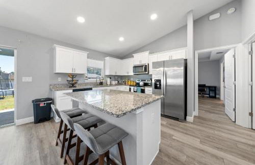 COZY home with fenced patio - Foto 53