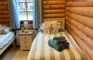 Laura's Lodge Hot Tub Log Cabin, Felmoor Park, Morpeth, Northumberland - Photo 9