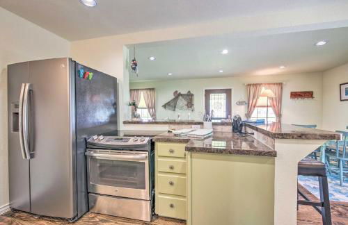 Half-Mi to Seadrift Harbor Seadrift Home with Deck - Foto 11