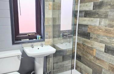 Magpie 1 Hot Tub HuntersMoon-Warminster-Bath-Wiltshire - Photo 16