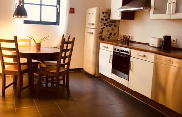 Central-Quiet-5min to tram-shopping- - Foto 7