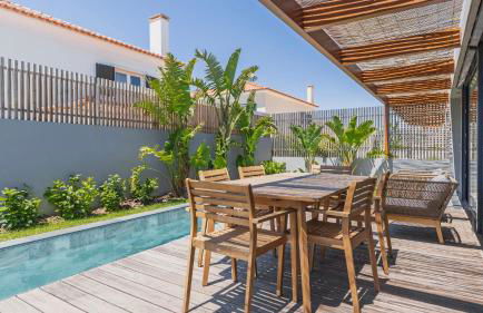 Stunning Beach House with Pool by LovelyStay - Foto 16