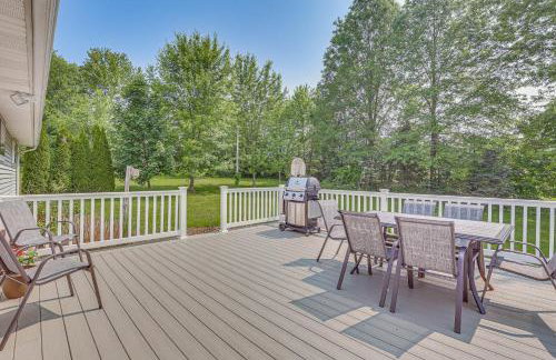 Fish, Hike and Golf Leisurely Navarre Home with Yard! - Foto 1