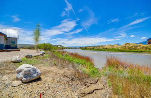 Clark Riverfront Retreat with Fire Pit and Views! - Foto 24