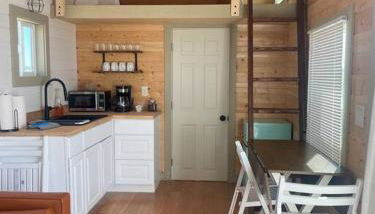 Grand Canyon Hideaway Tiny home - Photo 2, minibar