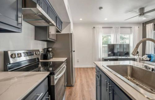 Sleek Studio With Private Parking Near Tx Med Ctr - Foto 25