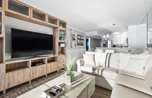 Oceanfront 2 Bedroom Modern Beach Condo w Pool - Foto 9