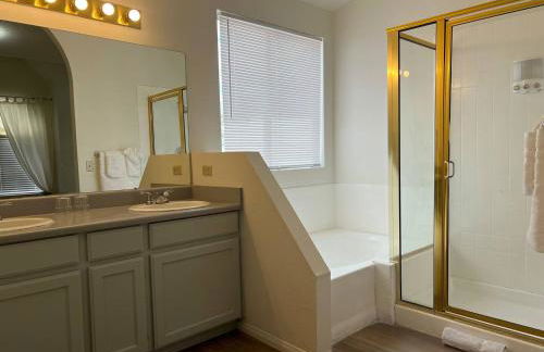 Extended Stay 3 or 4 Beds Cozy Smart Home Living - Photo 5