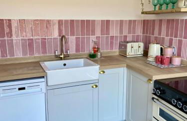 No 3, apartment in the heart of Bridport, Dorset - Photo 14