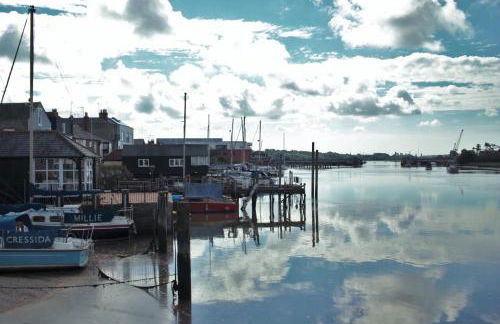 Chic Pet-Friendly Cottage, Fireplace, Wivenhoe - Foto 31