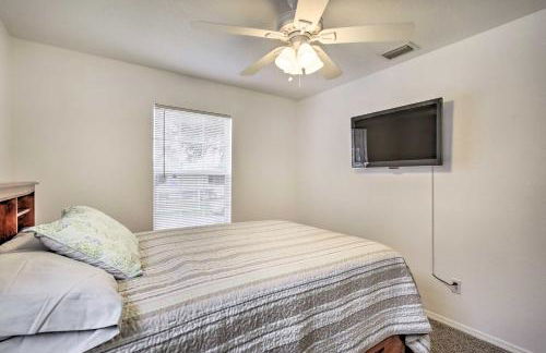 Home with Yard 1 Mi to Indian Rocks Beach and Golf - Foto 17