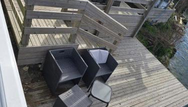 Lakeside Holiday Home with Hot Tub - Foto 3