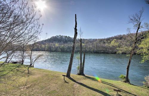 Expansive Cotter Cabin on White River with Deck! - Foto 36