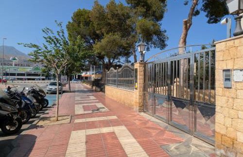 Apartamento con piscina de verano e invierno - Photo 38