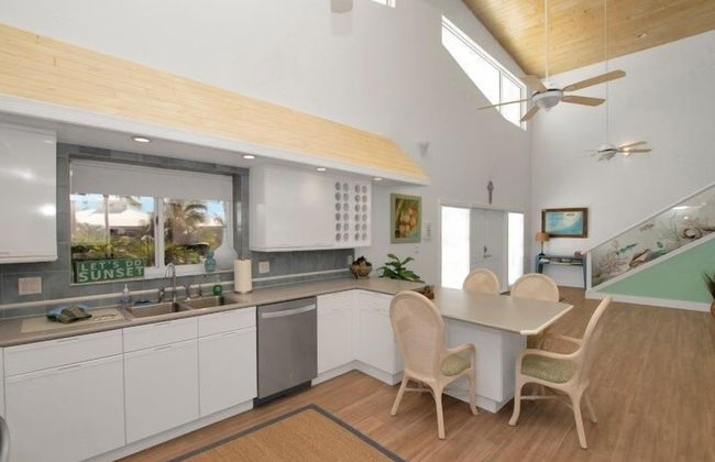 Waterfront Home With Swimming Pool 4 Bedroom Home by RedAwning - Foto 7