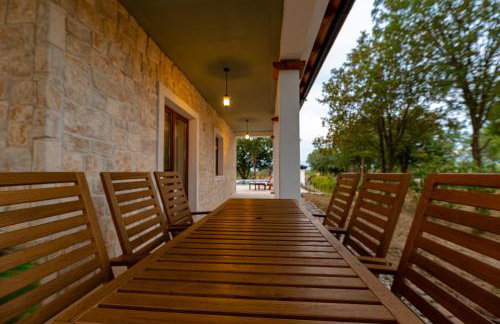 Villa Pietro with a heated Saltwater pool - Photo 26