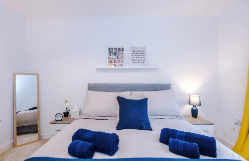 Stunning 3 Story Home, 3 x King Size Beds, Pool Table, Free Parking x2, Ping Pong - Foto 20