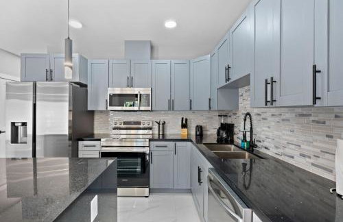 Spacious 4-BR House W Free Parking - Foto 7