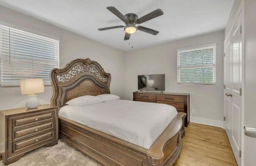 Single Story Pet Friendly Home, with Fenced Yard, Fire Pit, 5min to Downtown!! - Foto 15