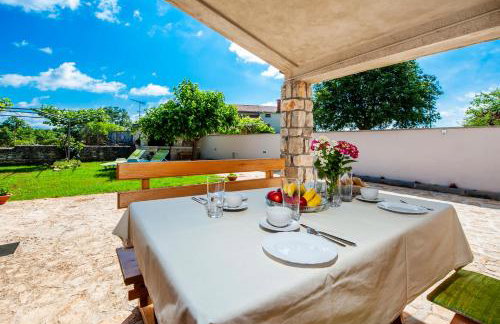 Charming House Nino with a fenced yard - Foto 17