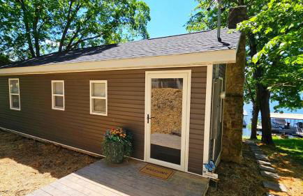 Newly remodeled waterfront home - Photo 14