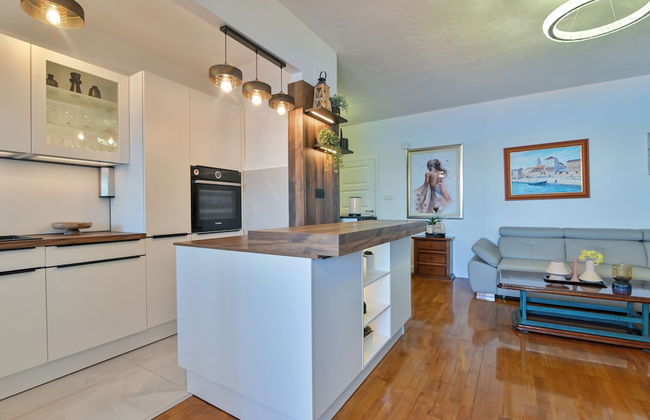 Apartment With Breathtaking sea View - Photo 14