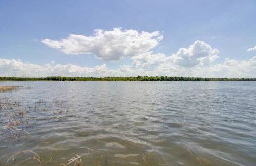 Waterfront Family Home with Yard on Portage Lake - Foto 28