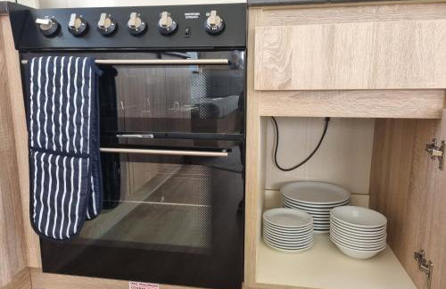 Cozy 3 bedroom Caravan, Sleeps 8, at Parkdean Newquay Holiday Park - Foto 36