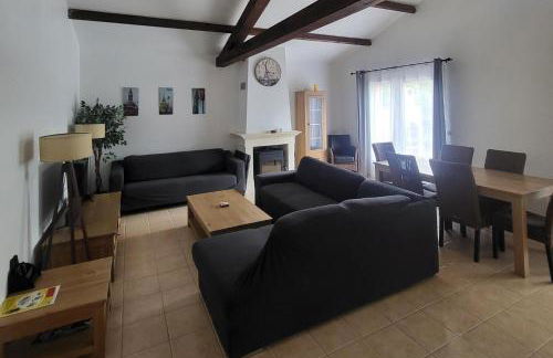 2025 Reno 2-Bed Escape w pool Min to GolfCources - Foto 33