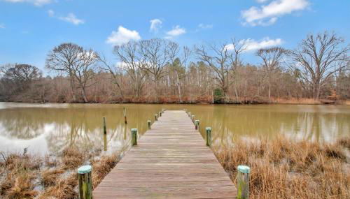 Gorgeous Creek Side Ranch-Style Estate With Dock - Foto 3