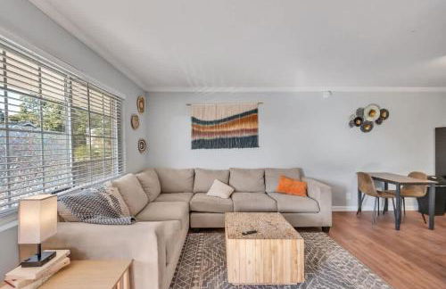 Simple 1BD Near Duke & Hospital - 2nd Floor - Photo 1