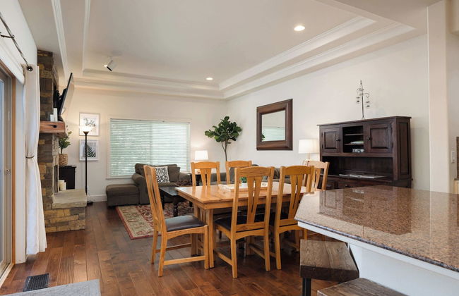 Perfect Basecamp for Mt. Bachelor With Hot Tub - Photo 21