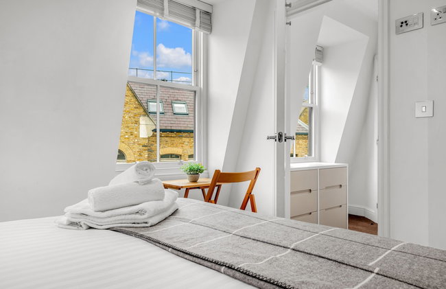 MySquare Vibrant and Sleek 2 Bed Apartment in Artillery Lane - Foto 5