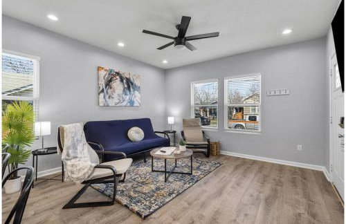 Retreat to a Brand-new Downtown Home 4br/3ba! - Foto 9