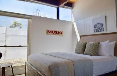 Live the Mid Mod Life at Mariposa Palms - Foto 42