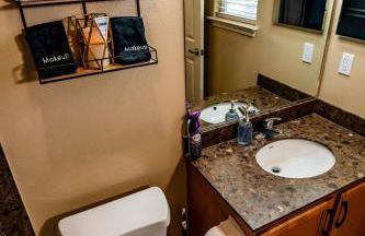 Eat-Sleep-Stroll-Repeat! Walkable Midtown 2BR Home - Foto 13