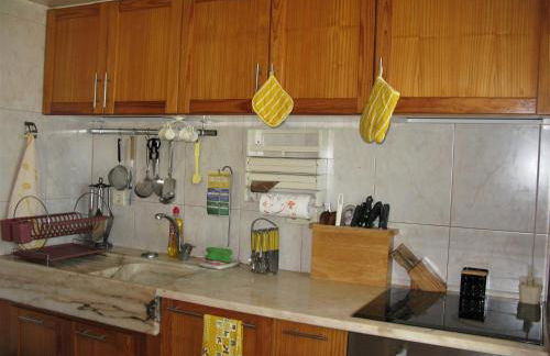 Yellow House - Photo 36