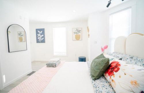 Modern 5BR DC Home Free Parking Steps from Metro Family-Friendly - Photo 26