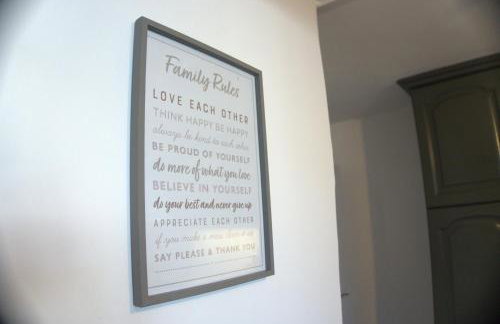 3BDR Town House in the Heart of Holyhead - Free Onsite Parking - Foto 31