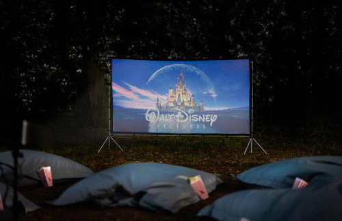 Merry Lakes - Luxury Lakeside Escape with Pool - Just 30 Minutes from London - Foto 2