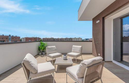 Airy Apartments with Balcony & Garage by NDP rent - Foto 6