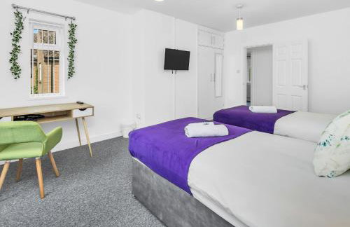 Elegant 3 Bedroom Detached House By Your Lettings Short Lets & Serviced Accommodation Peterborough With Free WiFi & Parking - Foto 23